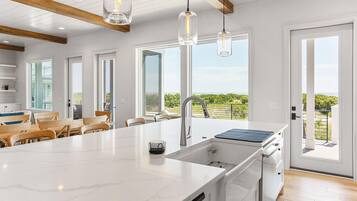 Ferienhaus, Mehrere Betten, Terrasse, Meerblick | Eigene Küche