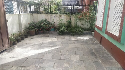Bnb and retreat in kathmandu

Shiva  BnB &  just a 5 minute drive from airport.