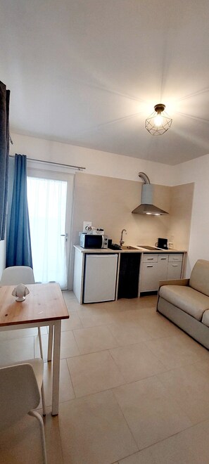 經典開放式客房 (Seasonal outdoor spa tub) | 私人廚房