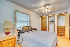 3 bedrooms, desk, iron/ironing board, travel cot