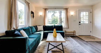 Fir-Grove Retreat-Stylish Home in Tranquil Setting