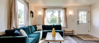 Fir-Grove Retreat-Stylish Home in Tranquil Setting