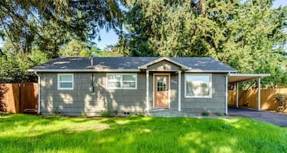 Fir-Grove Retreat-Stylish Home in Tranquil Setting