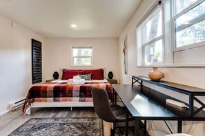 2 bedrooms, free WiFi, bed sheets - Fir-Grove Retreat-Stylish Home in Tranquil Setting (Eugene)