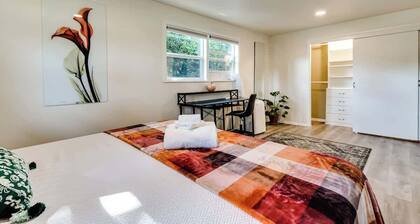 Fir-Grove Retreat-Stylish Home in Tranquil Setting