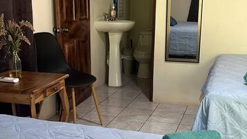 3 dormitorios, tabla de planchar con plancha, wifi gratis y ropa de cama