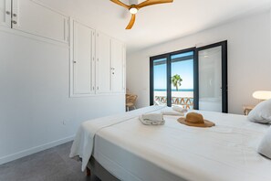 2 bedrooms, in-room safe, iron/ironing board, free WiFi - Stunning 2 bedroom frontline beach apartment, Calahonda, Mijas Costa (Mijas Costa)