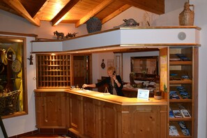 Reception - Hotel Alpina Resort nature & wellness (Wenns)