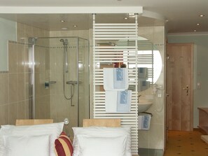 Deluxe Room | Bathroom | Hair dryer, towels