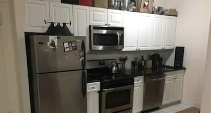 Spacious 2 Bedroom Apartment - Minutes to NY-Presbyterian Hospital