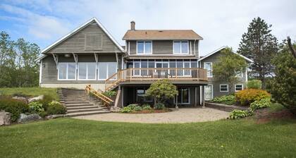 Rita's Retreat: Rita Suite ~ Indoor Saltwater Pool ~ with Lake View!