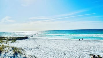 Beach nearby, sun loungers, beach towels