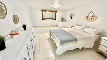 2 bedrooms, travel crib, free WiFi, bed sheets