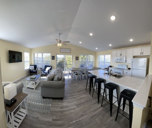 100 Acre Relaxing Retreat Near ARK- The Farmhouse