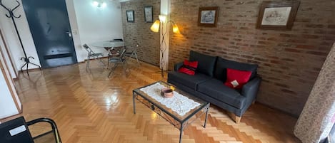 Apartment, 1 Bedroom, Accessible, Smoking | Living area