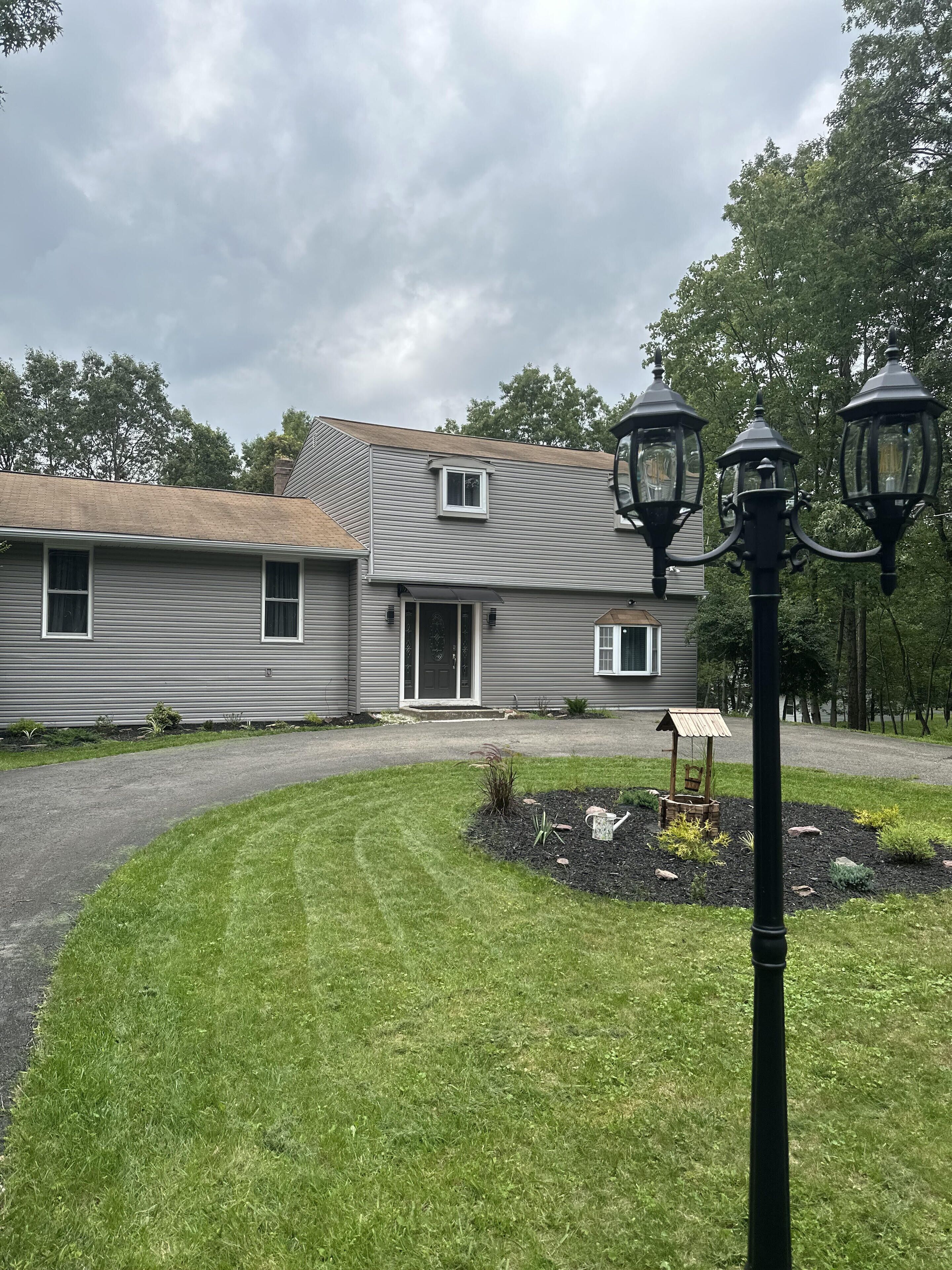 “Spare moments” Vacay House w Private Pool, Firepit, Game Room, close to Lakes!