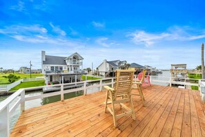 Outdoor dining - Waterfront Canal Home with Pool & Fishing Access (Galveston)