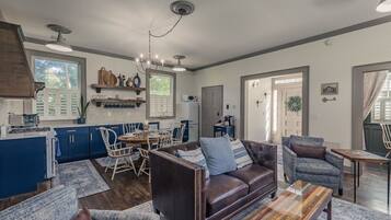 Smart-TV, Kamin, Bücher