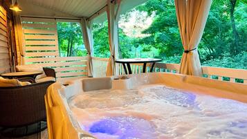 室外 SPA 浴池