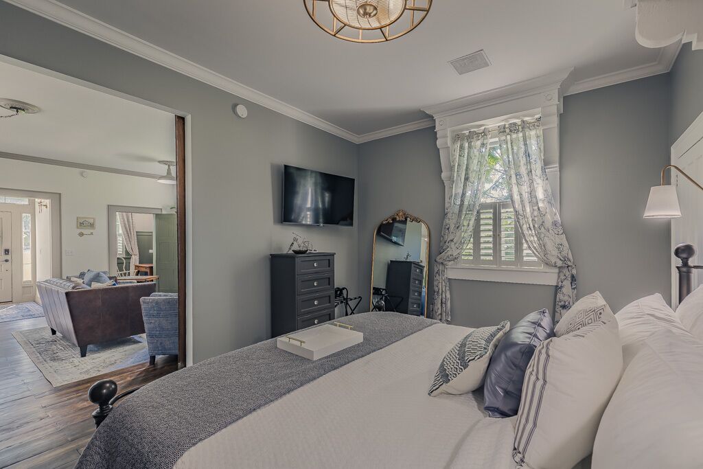 1 Schlafzimmer, Schreibtisch, Bügeleisen/Bügelbrett, Reisekinderbett