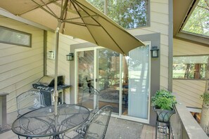 Outdoor dining - Avon Duplex Between Beaver Creek & Vail Resorts! (Avon)