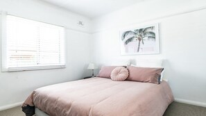 3 bedrooms, desk, free WiFi, bed sheets