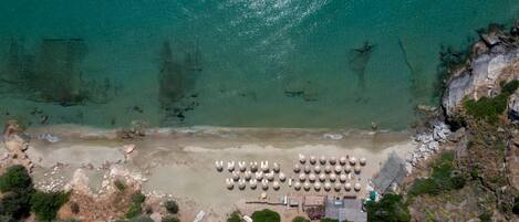 Plage à proximité, chaises longues