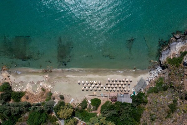 Plage à proximité, chaises longues