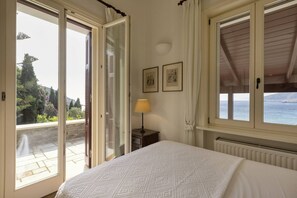5 bedrooms, iron/ironing board, free WiFi, bed sheets
