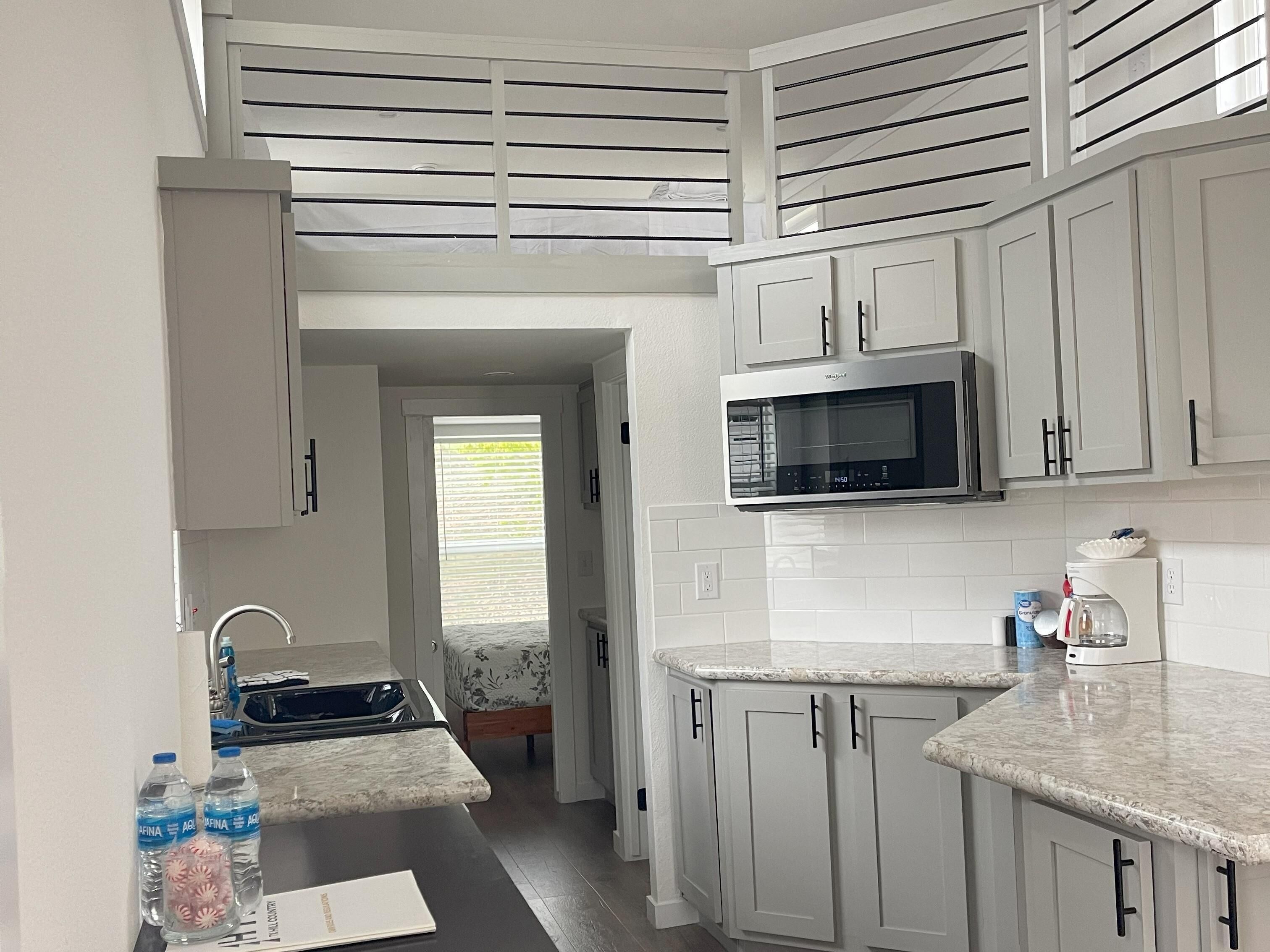 Cozy Cabin with Kitchenette - Cabin C - Cozy Cabin with Kitchenette - Sleeps 6