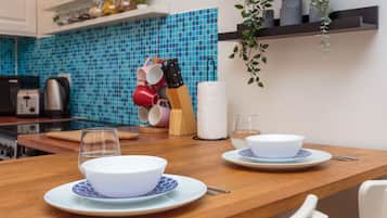 Fridge, microwave, oven, coffee/tea maker