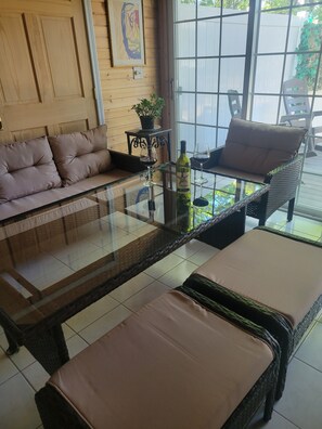 Interior - Spacious 3 bedroom, 2 full baths, hot tub, fireplace, full kitchen, outside deck (Anna)