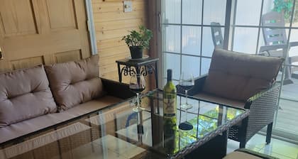 Spacious 3 bedroom, 2 full baths, hot tub, fireplace, full kitchen, outside deck
