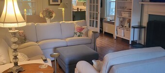 Spacious 3 bedroom, 2 full baths, hot tub, fireplace, full kitchen, outside deck