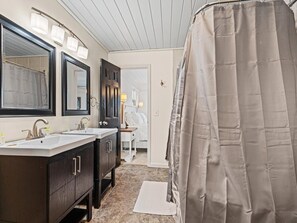 Shower, hair dryer, towels - Cherry Grove beautiful beach house, private pool (North Myrtle Beach)