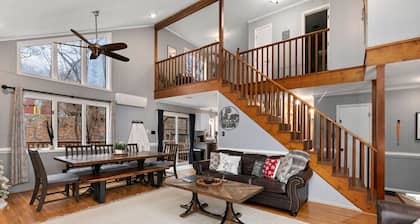 Blackwood Chalet: Hot Tub + 0.3 mile from Slopes