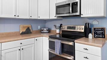 Coffee/tea maker, fridge, microwave, oven