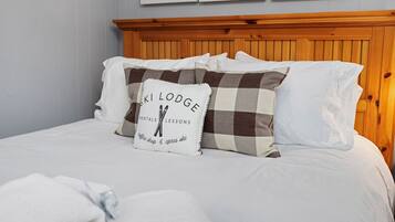 3 bedrooms, iron/ironing board, WiFi (free), bed sheets