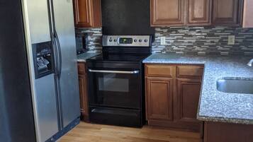 Réfrigérateur, micro-ondes, lave-vaisselle