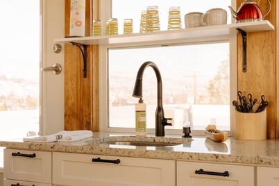 Downtown Tiny Treehouse, incredible view!