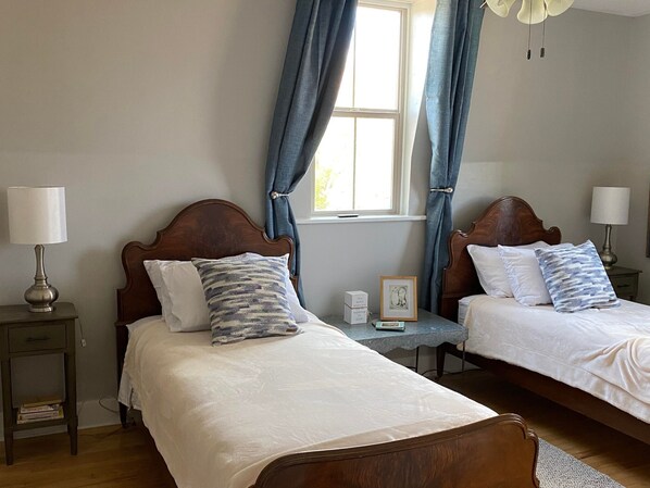 4 chambres, fer et planche à repasser, Wi-Fi, literie fournie