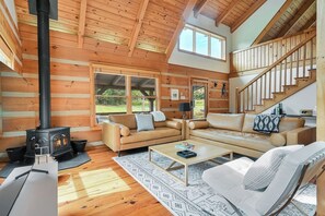 Smart-TV, Kamin, DVD-Player, Tischfußball