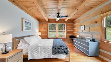 3 bedrooms, desk, iron/ironing board, free WiFi