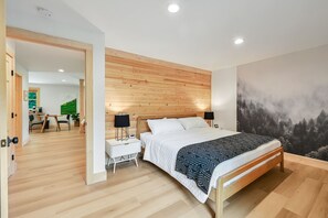 3 bedrooms, desk, iron/ironing board, free WiFi - Bear Creek Cabin- 8 mi to TIEC, Sleeps 7 w/5beds- Pet Friendly (Columbus)