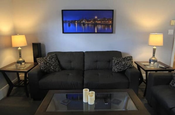 Smart TV, books, stereo