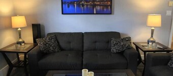 Private & clean 2 bedroom w/laundry
