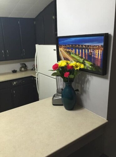 Private & clean 2 bedroom w/laundry
