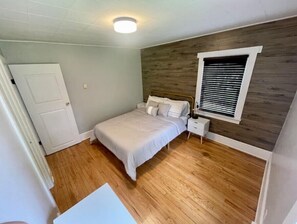 2 chambres, bureau, fer et planche à repasser, accès au Wi-Fi (inclus)