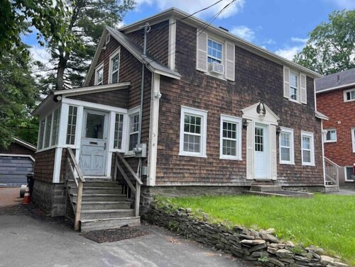 2 Bed Apartment w/Fireplace