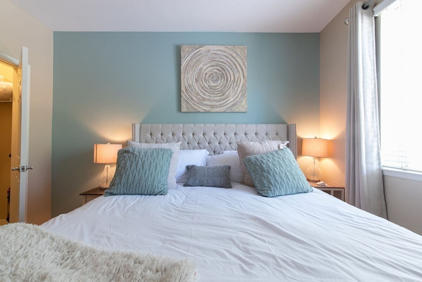 2 間睡房、書桌、熨斗/熨衫板、可攜式嬰兒床